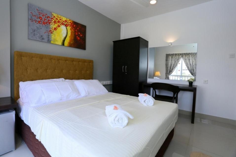 5 @ Rodney Place * Colombo