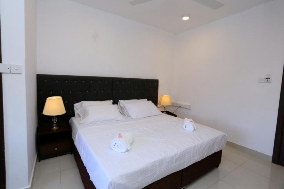 5 @ Rodney Place * Colombo
